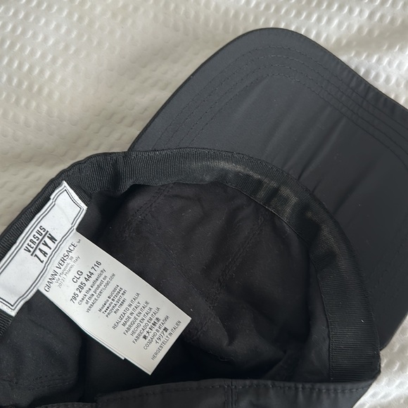 Versace Versus baseball hat with patches - Picture 6 of 6